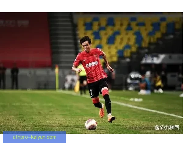 韦世豪展现潜力，未来发展备受期待的足球新星